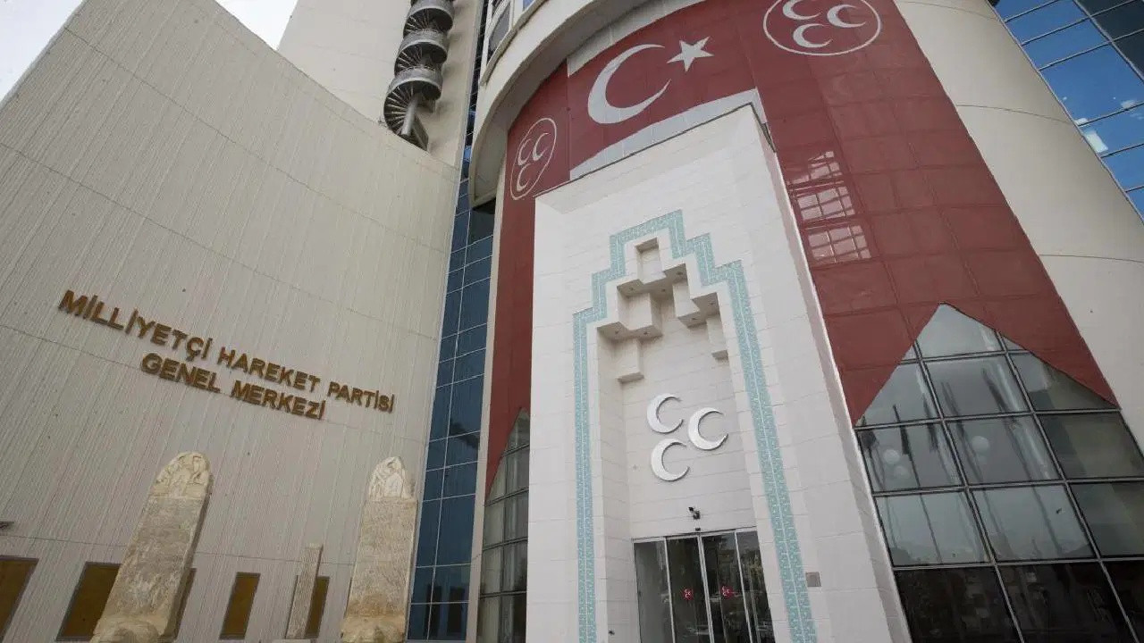 MHP'de teşkilatların feshi sürüyor: Bir ilçe başkanı daha istifa etti