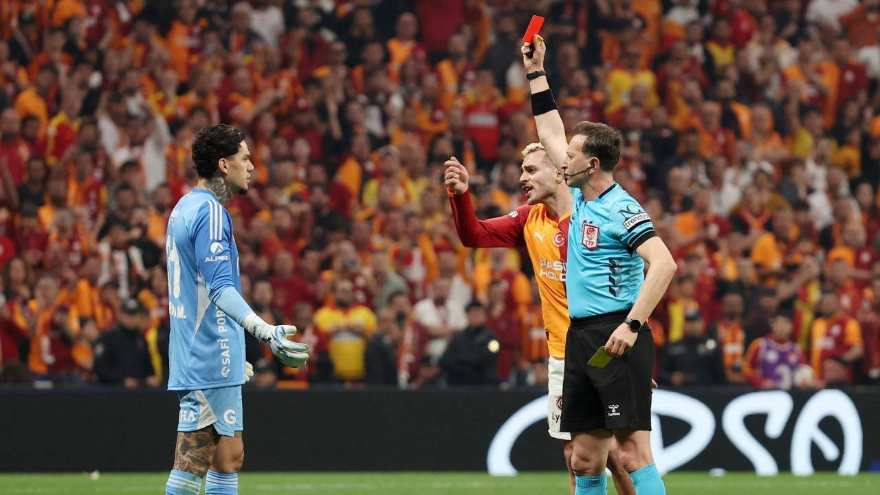 Derbide kırmızı kart gören Ederson'dan açıklama: Fenerbahçe taraftarının hedefindeki isim