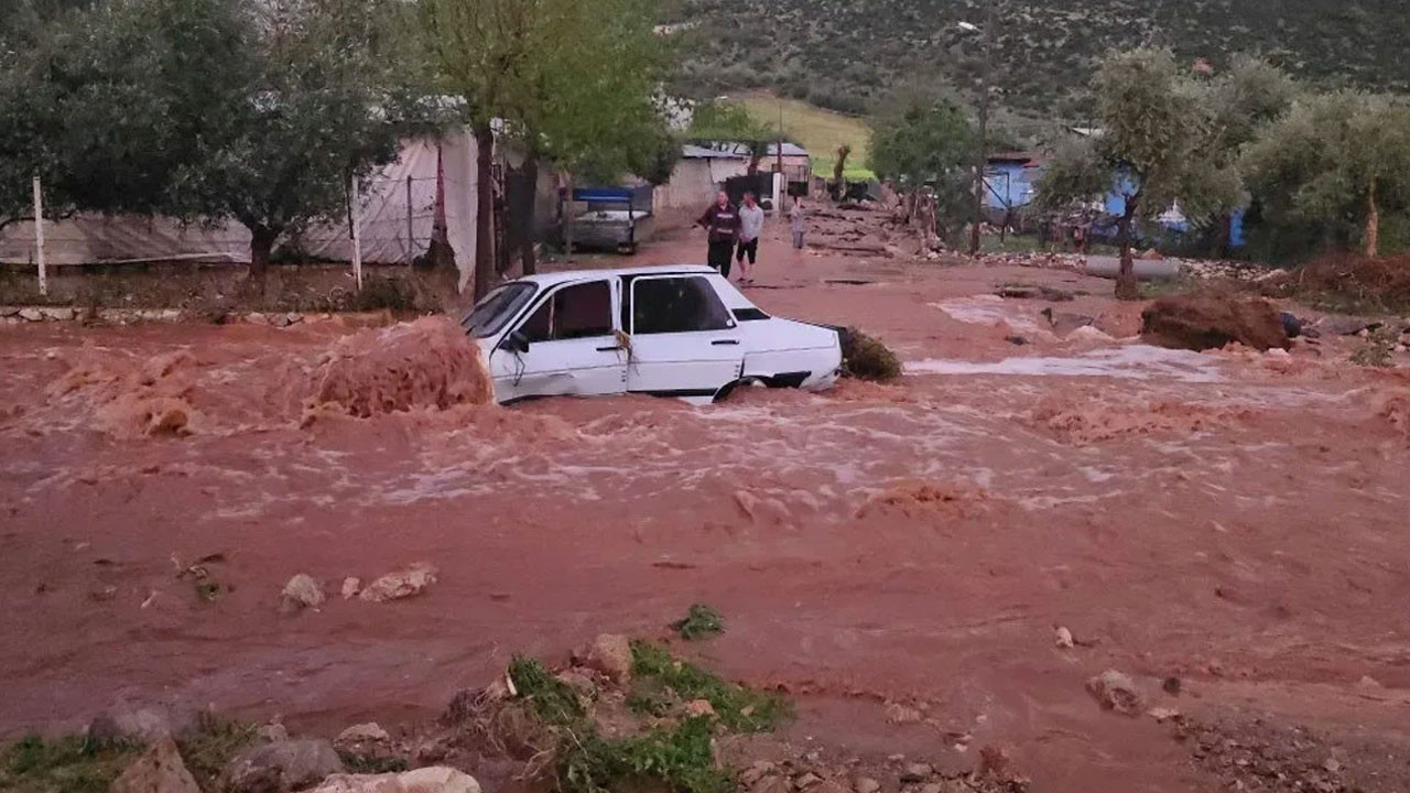 Adana'da sel felaketi! 1 kişi hayatını kaybetti