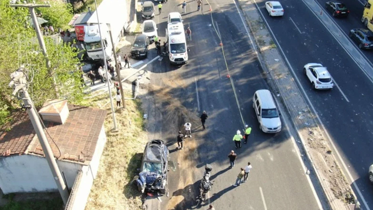 İzmir'de freni patlayan tır 10 araca çarptı! 1 polis memuru şehit oldu