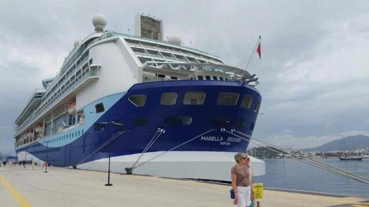 Bodrum’a kruvaziyer akını: Bin 812 yolcuyla turizm hareketliliği