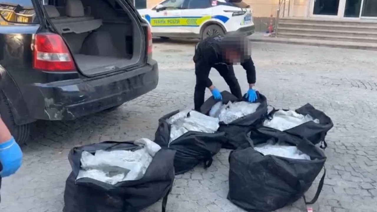 Edirne'de Moldova plakalı araçta 90 kilo yasaklı madde ele geçirildi