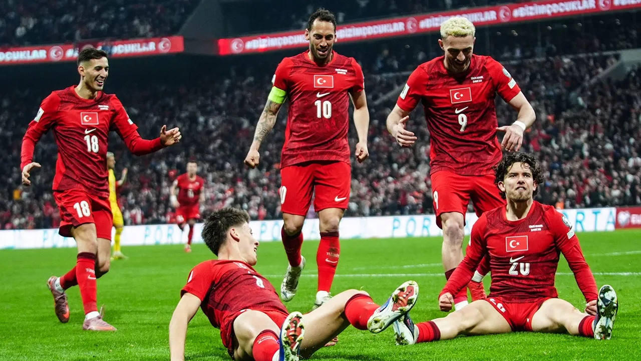 En çok takipçisi olan 25 Türk futbolcu belli oldu: Zirvede rakibine büyük fark attı