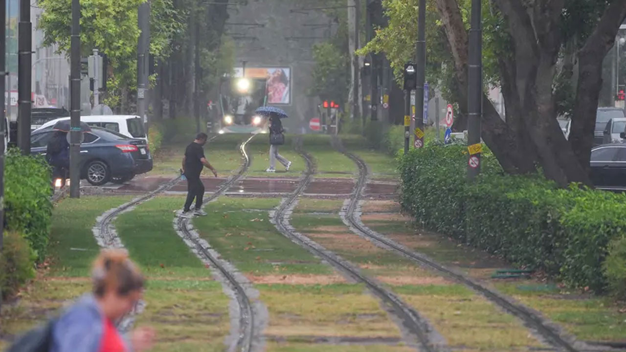İstanbul ve İzmir'de hava ısınıyor: Sıcaklık 25 dereceyi aşacak ama öğleden sonraya dikkat