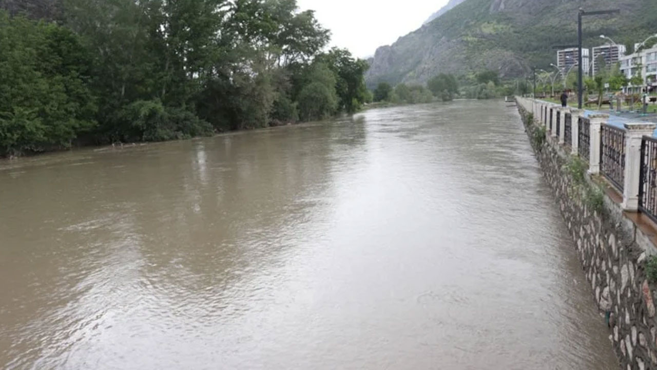 Amasya'da taşkın alarmı verildi: Okullar tatil