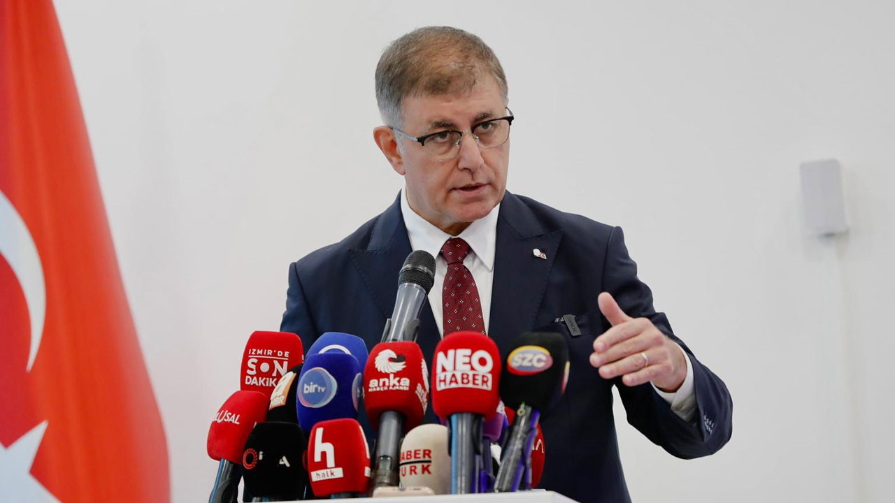 İzmir Büyükşehir Belediye Başkanı Cemil Tugay CHP’den istifa etti