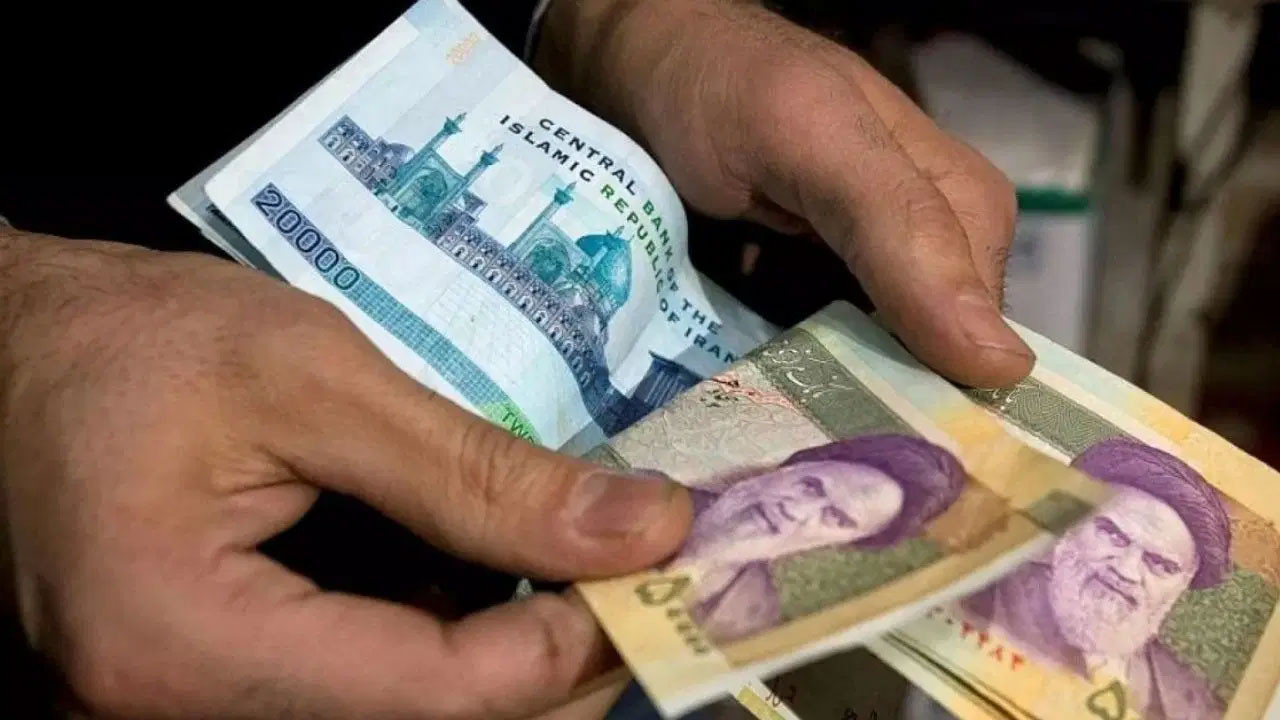 ABD doları, İran tümeninin karşısında tarihi zirveye ulaştı