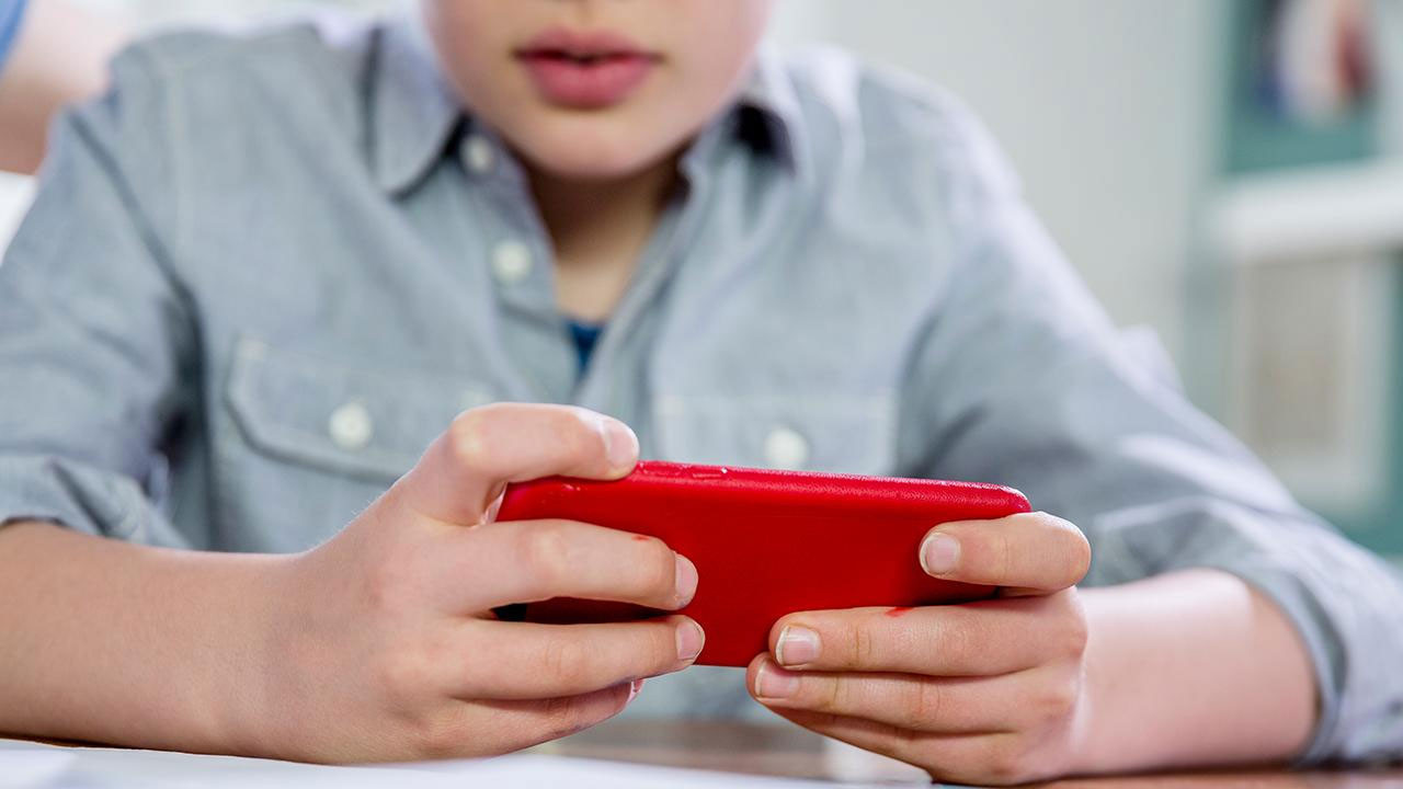 Fransa'da liselerde cep telefonu yasağı 1 Eylül'de başlıyor