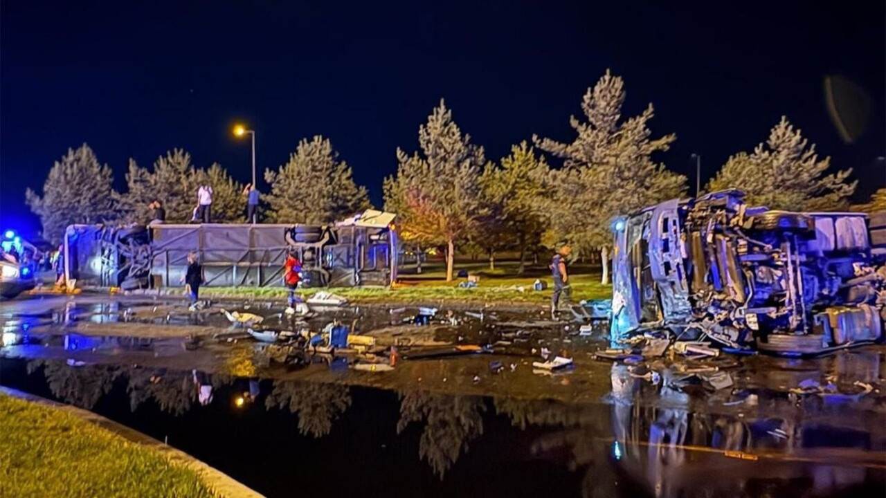 Kayseri’de can pazarı: Yolcu otobüsü ile yakıt tankeri taşıyan tır çarpıştı