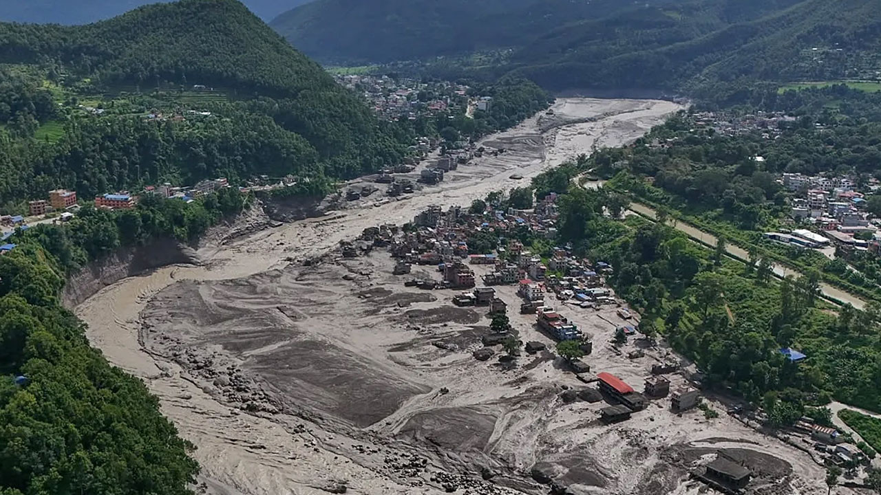 Nepal'de selde hayatını kaybedenlerin sayısı 157'ye yükseldi