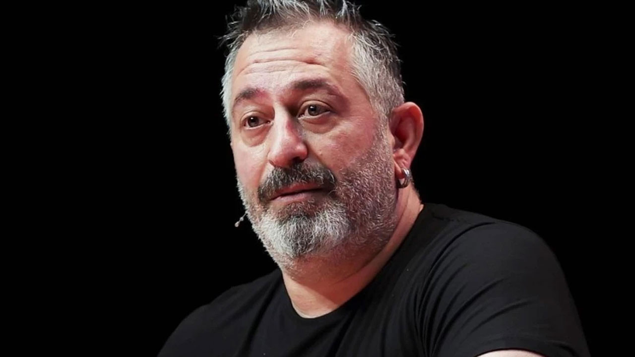 Komedyen Cem Yılmaz, hastaneye kaldırıldı!