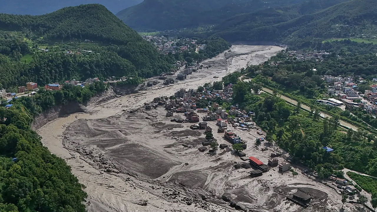 Nepal'deki sel felaketinde acı bilanço artıyor