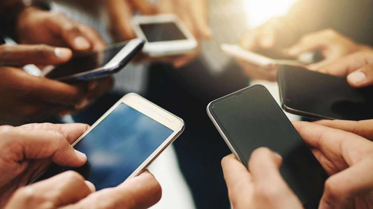 Cep telefonu alacaklara kötü haber! Bir dönem resmen sona eriyor
