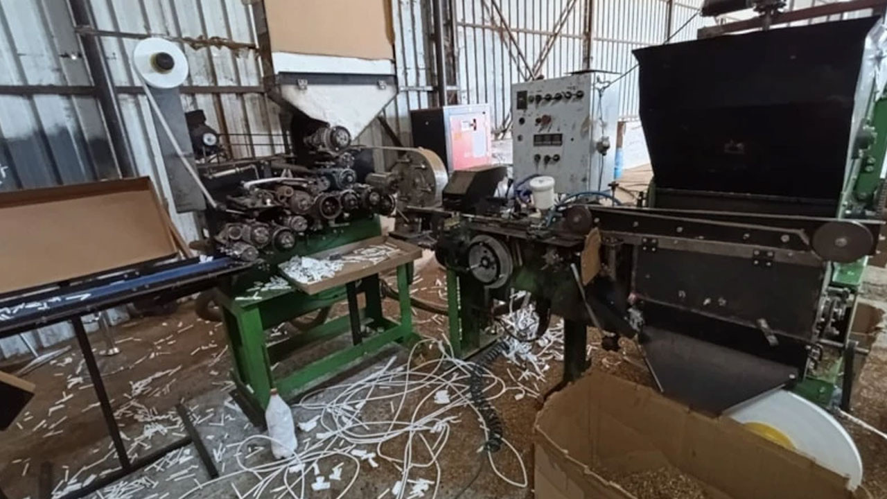 Sakarya'da besihane görünümlü kaçak sigara fabrikasına baskın