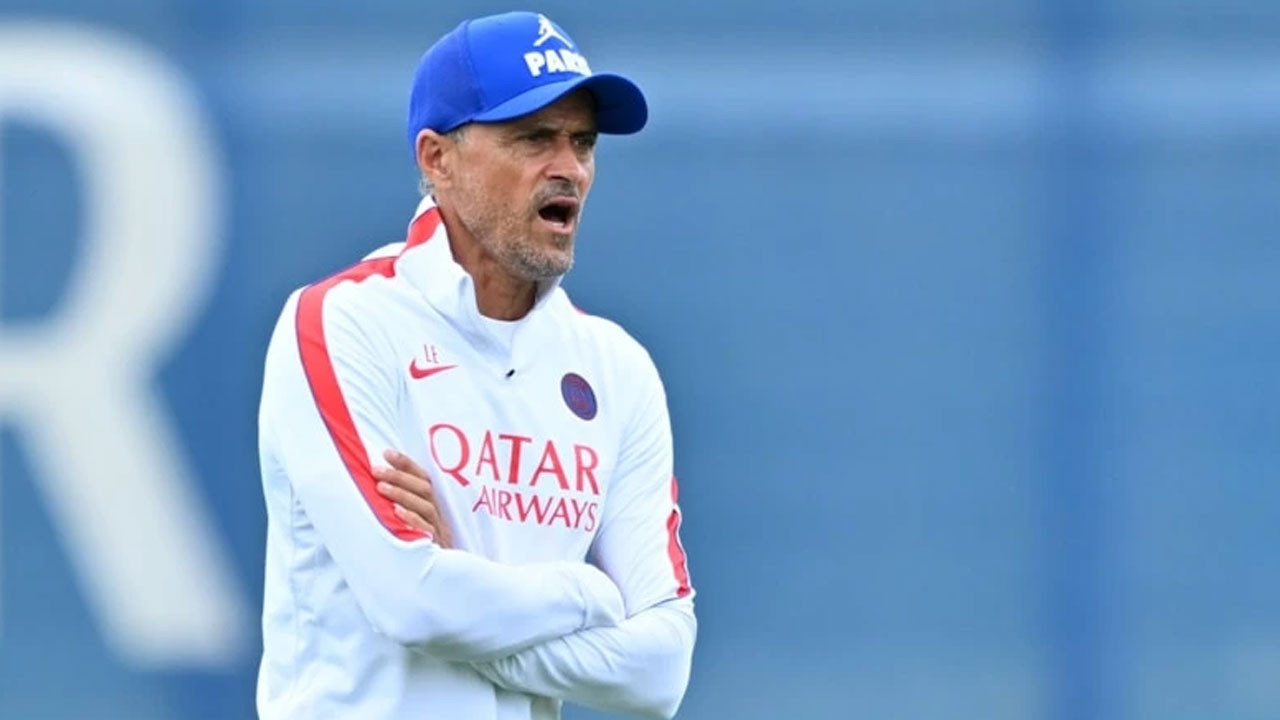 PSG, Luis Enrique'nin sözleşmesini uzattı