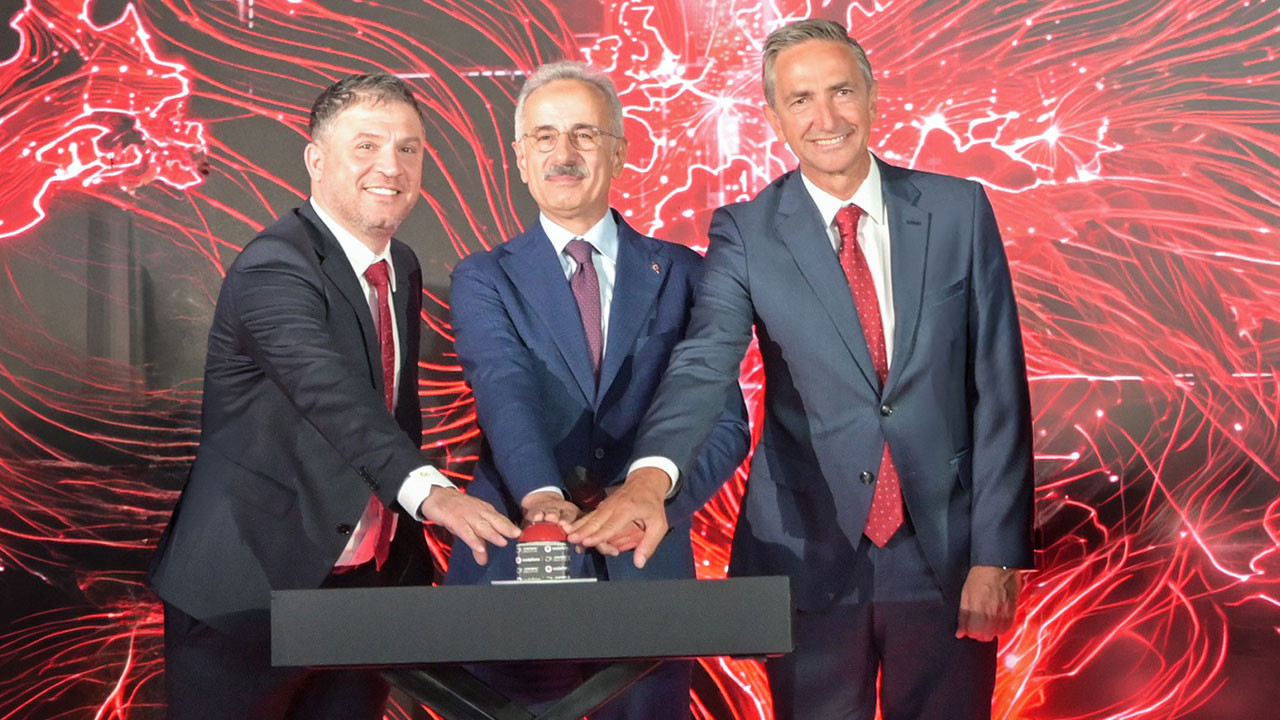 Vodafone ve DAMAC Digital'den İzmir'e 100 milyonluk veri merkezi