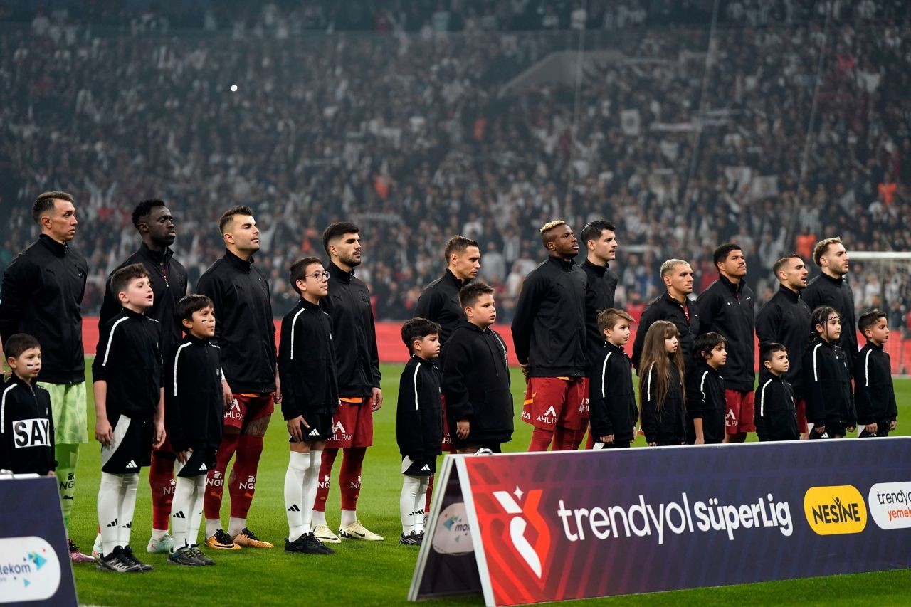 Okan Buruk'un hamlesi yıldız futbolcuyu çileden çıkardı: Galatasaray kulübesinde flaş olay! - Resim: 1