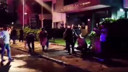 Kızını rahatsız eden gencin kulağını kesti: 1'i polis 2 yaralı