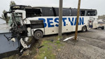 Şırnak'ta yolcu otobüsü TIR ile çarpıştıktan sonra eve çarptı, 15 yaralı