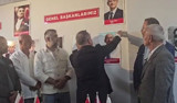 CHP Ak&ccedil;akoca parti binasından Kılı&ccedil;daroğlu'nun fotoğrafı kaldırıldı