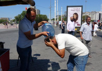 İstanbullunun sıcakla imtihanı! Dışarı çıkanlar zor anlar yaşadı