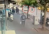 Bursa’da dehşet anları! Yayaya çarpmamak için manevra yaptı kaldırımdakilerin arasına daldı