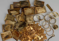 Ormanda gezerken paslı bir sandıkta hazine buldular! Tarihe yön verecek buluş