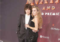 Kırmızı halıda nişan sürprizi