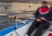 Ata Demirer Haliç’te kürek çekti