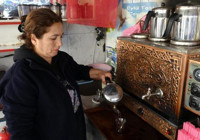 Eleman bulamayınca eşine yardım etmek için başladı! Şimdi herkes onu konuşuyor