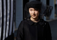 Hükümdarın tek çocuğu ama tahtı rüyasında görmesi bile yasak... Önünde iki seçenek var: Ya ölene kadar iffetini koruyacak ya da unvanına veda edecek