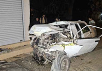 Çocuk sürücünün kullandığı otomobil, kamyonetle çarpıştıktan sonra evin duvarına vurdu: 1 ölü, 1 yaralı