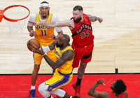 Lakers son saniye üçlüğüyle kazandı! LeBron James’in 1297 maçlık serisi sona erdi