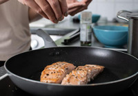 Tavada balık kızartıyorsanız bu hataları yapmayın: Koku bir anda dağılıyor