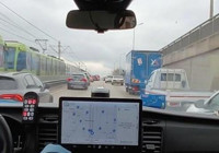 Fermuar sistemiyle ambulansa 'hayat koridoru' açtılar