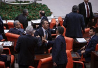 AK Partili vekile uyarı cezası verildi