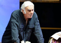 Ünlü tiyatrocu Enis Fosforoğlu yaşamını yitirdi