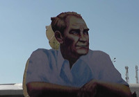 Kırşehir'de şehir merkezi girişine Atatürk posteri asıldı