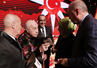 Erdoğan'ın elinden ödül alan Mazhar Alanson: Bu başka ödül; ömrümün sonuna kadar saklayacağım