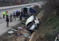 Minibüs yağmur suyu kanalına devrildi: 2 ölü, 7 yaralı