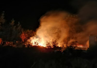 Amasya’da 2 katlı ev ve ahır yandı