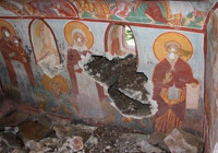 Defineciler durmuyor! Her yeri kazdılar