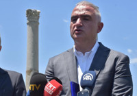 Bakan Ersoy'dan İmamoğlu'na çağrı: Bir ricam var, AKM'nin ortasındaki binayı taşıyın