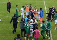 Maç sonrası futbolcular birbirine girdi