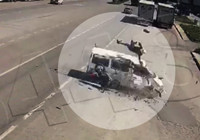 Amasya’da feci kaza: Motosikletten fırlayıp minibüsün üstüne düştü