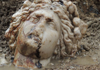 Kütahya’da büyük heyecan: Aizanoi Antik Kenti kazısında "Afrodit" ve "Dionysos" heykel başları bulundu