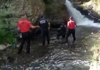 Arkadaşlarıyla pikniğe gitti, şelalede boğuldu