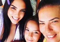 Yeşim Salkım kızı Gizem İmre ile ilgili gelen yorum üzerine çileden çıktı! "Terbiyesiz, hadsiz..." Gizem İmre kimdir?