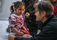 Dünyaca ünlü kalp cerrahı Dr. Mehmet Öz Hatay'da hastanede yatan depremzedeleri ziyaret etti