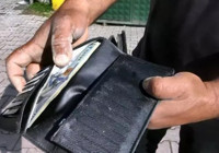 Avcılar'da bulduğu 2 bin 500 doları sahibine teslim etti